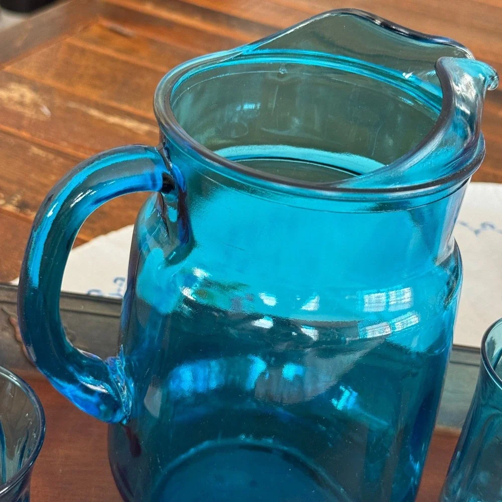 The Unbranded Brand vintage aqua